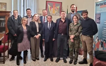 Şandeya Rêveberiya Xweser bi rayedarên Şaredariya Mezin a Romayê re civiya