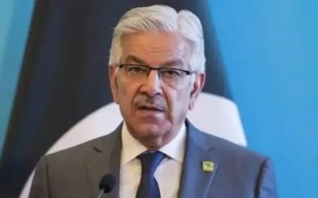 Wezîrê Parastinê yê Pakistanê gefa êrişkirina Efganistanê xwar