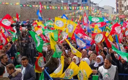 KCK: Dengê xwe bidin namzetên gel