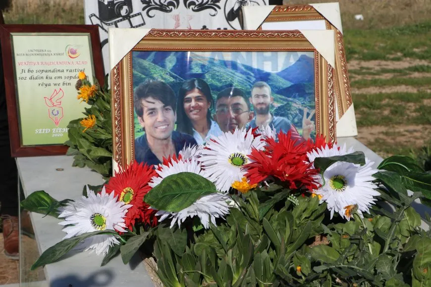 Di salvegera 11`an a ANHA`yê de serdana gorên şehîdan hate kirin