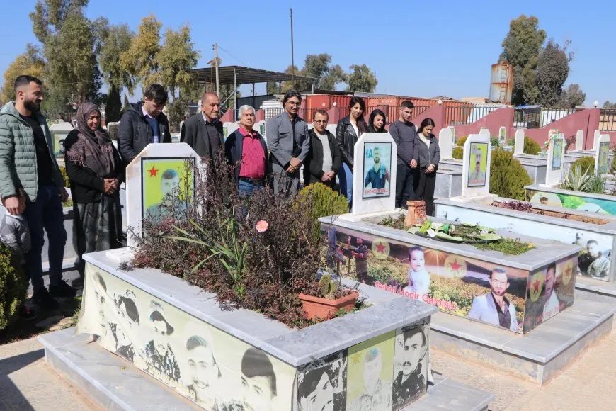 Di salvegera 11`an a ANHA`yê de serdana gorên şehîdan hate kirin