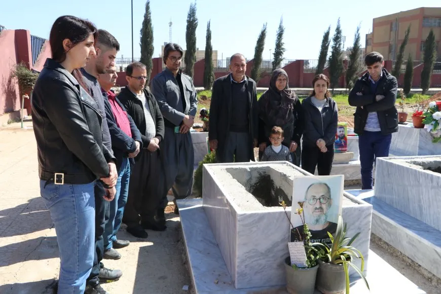 Di salvegera 11`an a ANHA`yê de serdana gorên şehîdan hate kirin