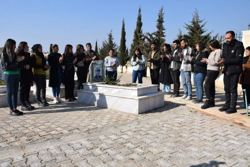 Di salvegera 11`an a ANHA`yê de serdana gorên şehîdan hate kirin