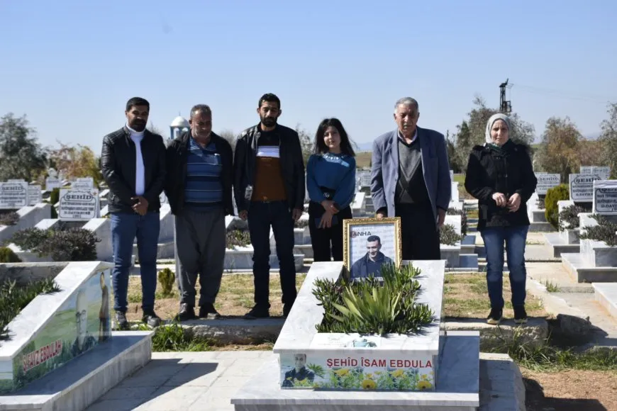 Di salvegera 11`an a ANHA`yê de serdana gorên şehîdan hate kirin