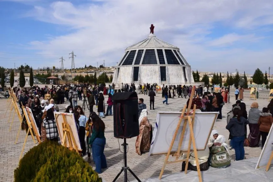 Li Kobanê bi boneya 8’ê Adarê pêşangehek hat vekirin