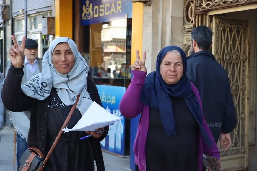 Şêniyên îmze dan: Canê me fedayî Rêbertî ye