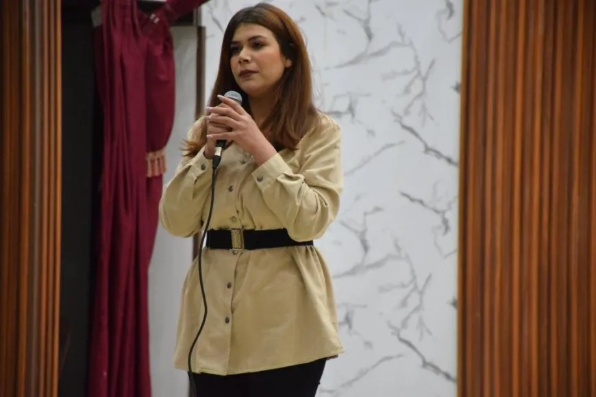 Fîlmê ‘Stranên Keziya Sor’ li Qamişloyê hat pêşandan