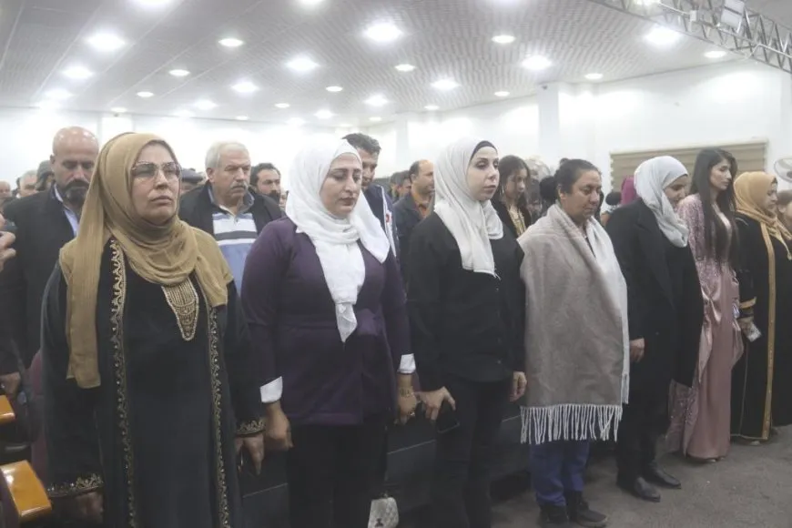Fîlmê ‘Stranên Keziya Sor’ li Qamişloyê hat pêşandan