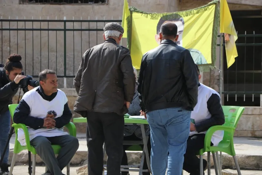 Şêniyên Helebê îmzeya xwe didin