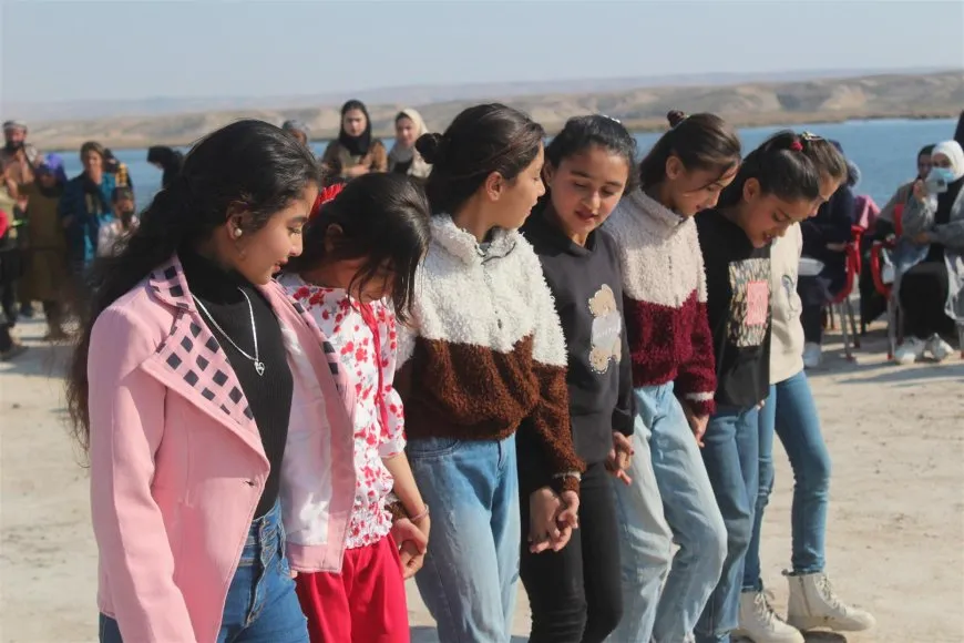Şêniyên navçeya Holê 8ˊê Adarê pîroz kir