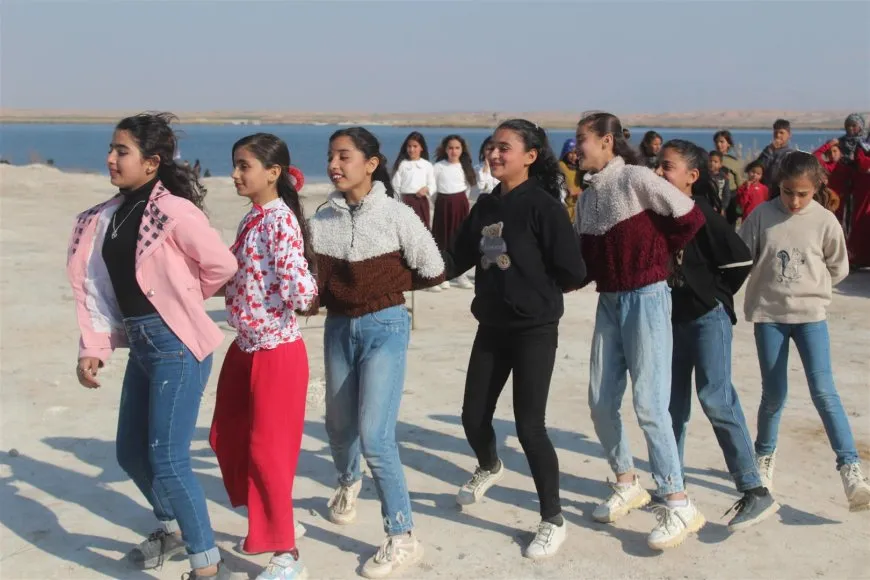Şêniyên navçeya Holê 8ˊê Adarê pîroz kir