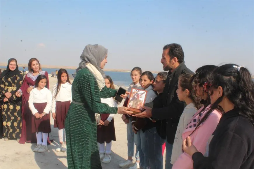 Şêniyên navçeya Holê 8ˊê Adarê pîroz kir