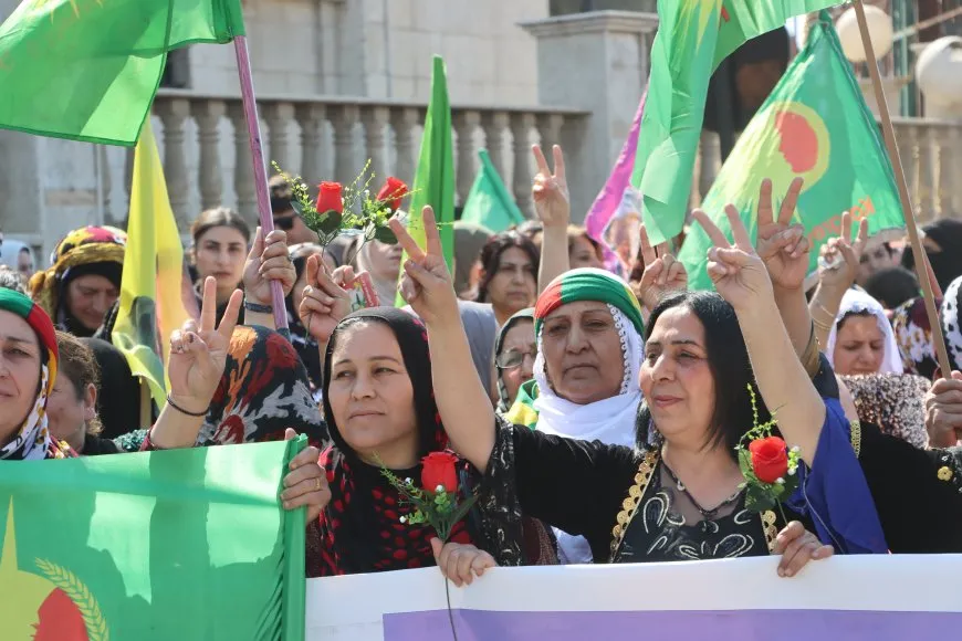 Li kantona Cizîrê bi meşan 8'ê Adarê hat pîrozkirin