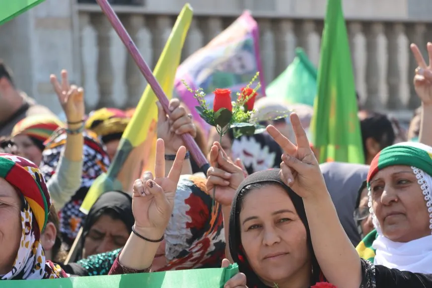 Li kantona Cizîrê bi meşan 8'ê Adarê hat pîrozkirin