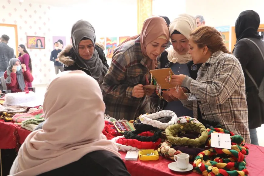 Bi boneya 8`ê Adarê şahî û pêşangeh li dar ketin