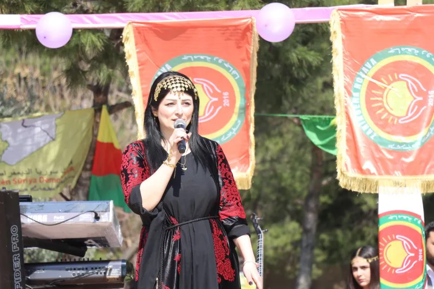 Bi boneya 8`ê Adarê şahî û pêşangeh li dar ketin