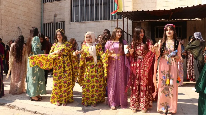 Bi boneya 8`ê Adarê şahî û pêşangeh li dar ketin