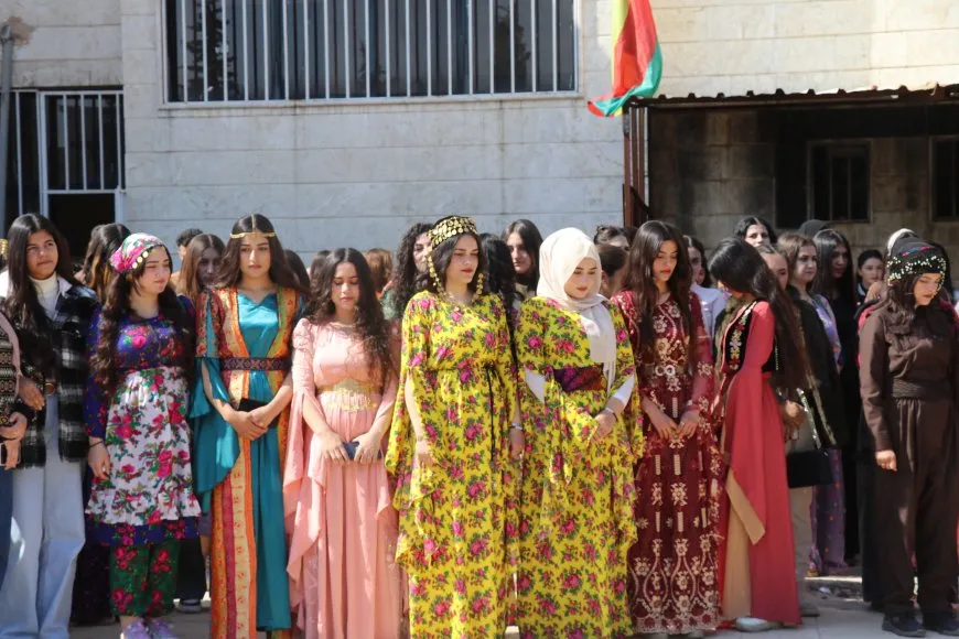 Bi boneya 8`ê Adarê şahî û pêşangeh li dar ketin