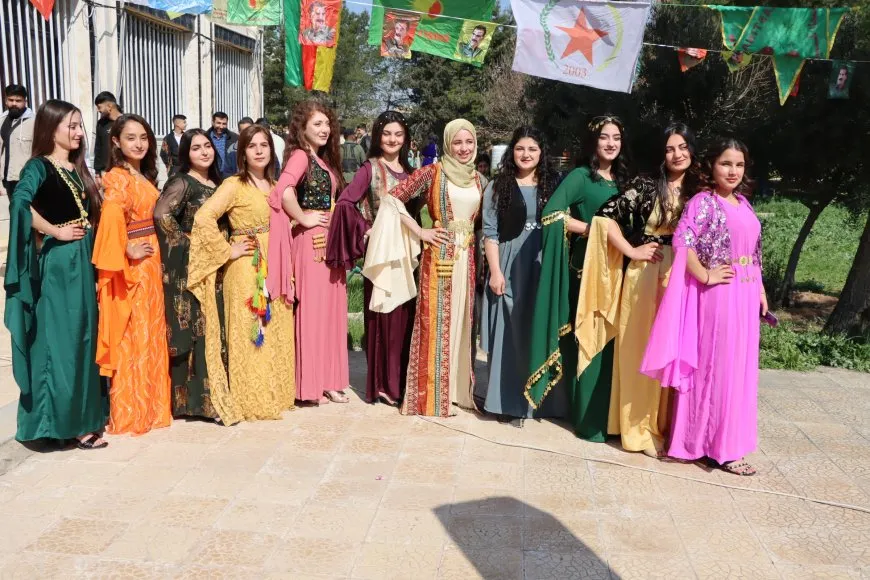 Bi boneya 8`ê Adarê şahî û pêşangeh li dar ketin