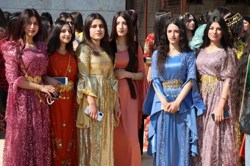 Bi boneya 8`ê Adarê şahî û pêşangeh li dar ketin