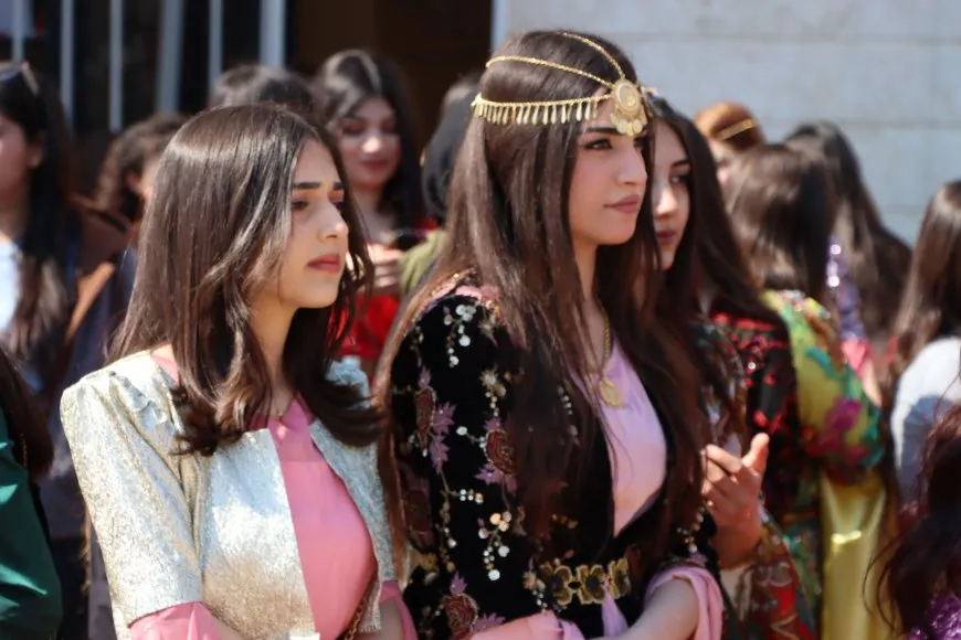 Bi boneya 8`ê Adarê şahî û pêşangeh li dar ketin