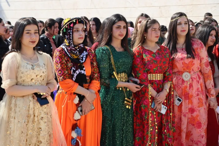 Bi boneya 8`ê Adarê şahî û pêşangeh li dar ketin