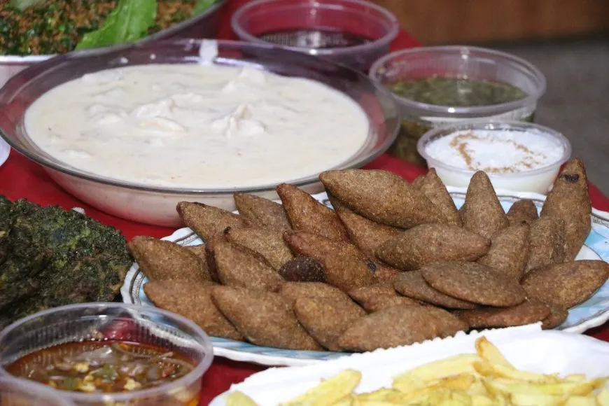 Bi boneya 8'ê Adarê li Helebê şevbuhêrkek li dar ket