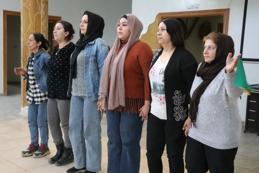 Ji bo 8`ê Adarê 7 jin komeke govendê ava kir