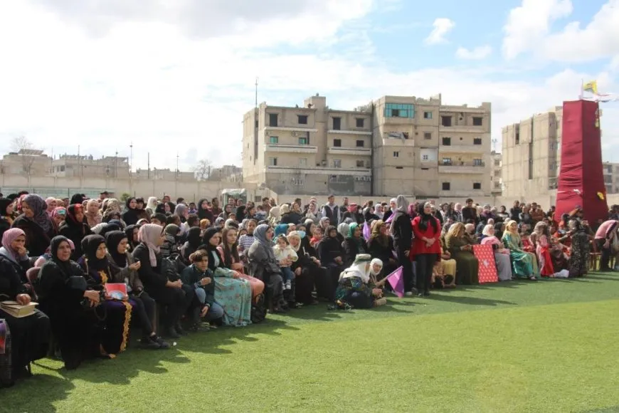 Jinên Minbicê: Em ê di şikandina bendên koletiyê de têkoşînê dewam bikin