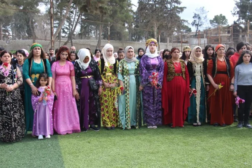 Jinên Minbicê: Em ê di şikandina bendên koletiyê de têkoşînê dewam bikin
