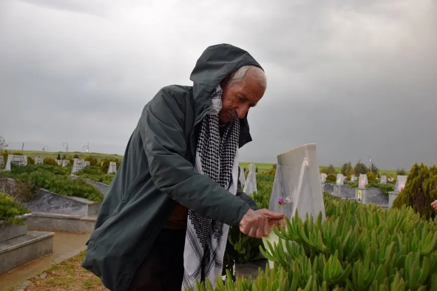 Dayikên şehîdan hatin xelatkirin û mûm li pakrewangeha hatin pêxistin