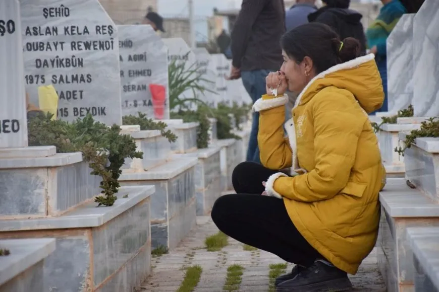 Dayikên şehîdan hatin xelatkirin û mûm li pakrewangeha hatin pêxistin