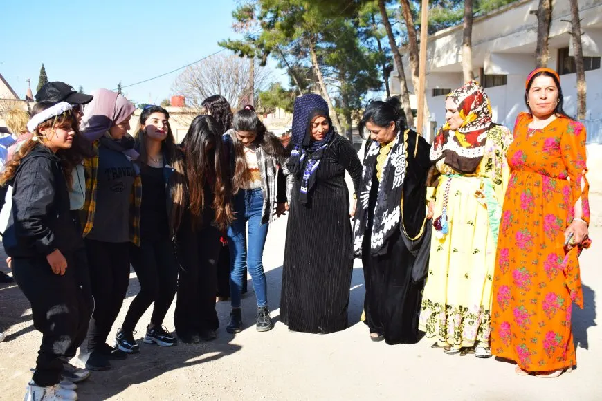 Gel diherike qadên çalakiyan