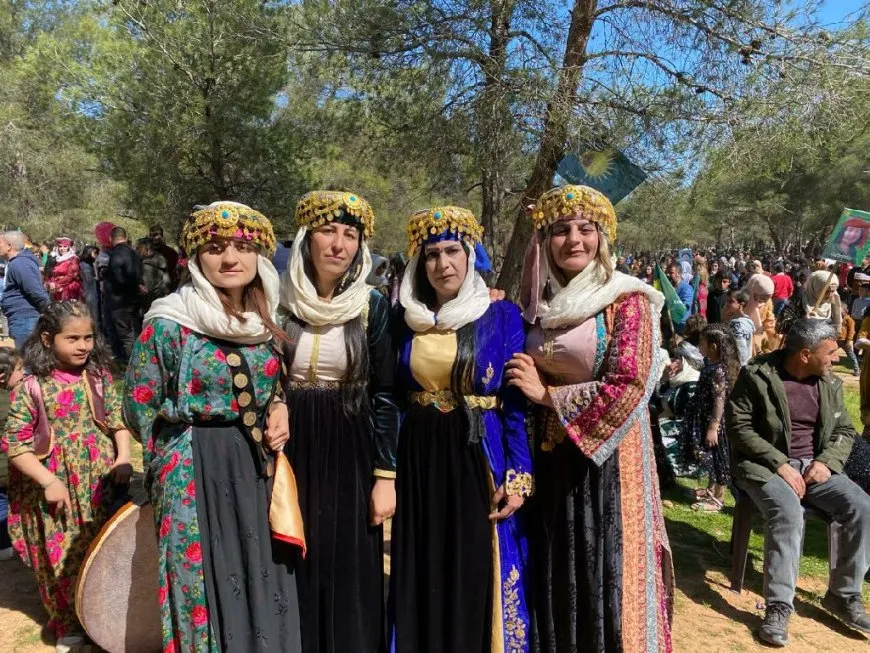 Bernameyên 8’ê Adarê bi rengên keskesorê dest pê kirin 