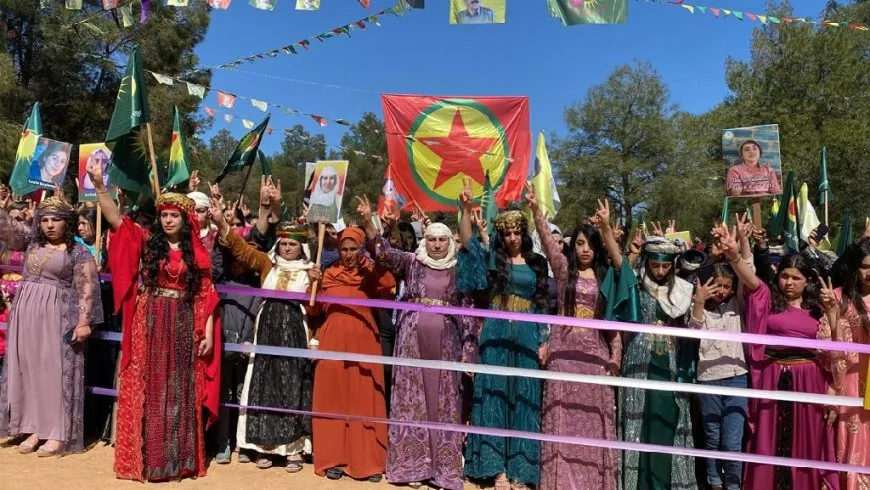 Bernameyên 8’ê Adarê bi rengên keskesorê dest pê kirin 