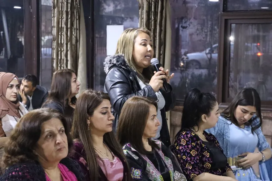 Li ser ˊrola jinên rojnamevan di guhertina civakê deˊ panelek hat lidarxistin