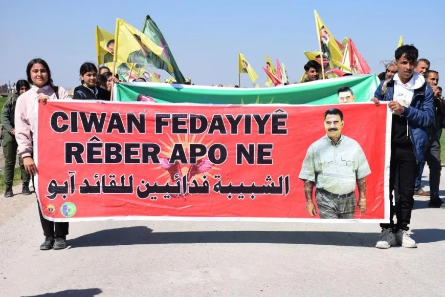 Li Kobanê meşa ciwanan a ji bo azadiya fizîkî ya Rêber Abdullah Ocalan