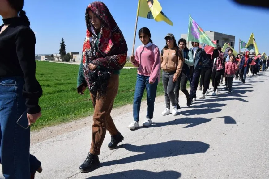 Li Kobanê meşa ciwanan a ji bo azadiya fizîkî ya Rêber Abdullah Ocalan