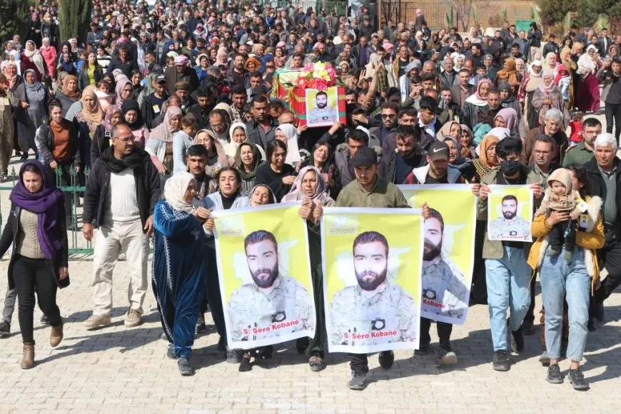 Şêniyên Firatê bi merasîmeke biheybet şehîd Şêro Kobanê oxir kir