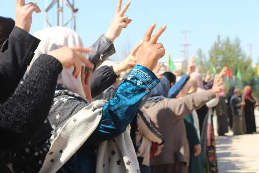 Şêniyên Firatê bi merasîmeke biheybet şehîd Şêro Kobanê oxir kir