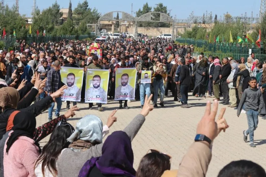 Şêniyên Firatê bi merasîmeke biheybet şehîd Şêro Kobanê oxir kir