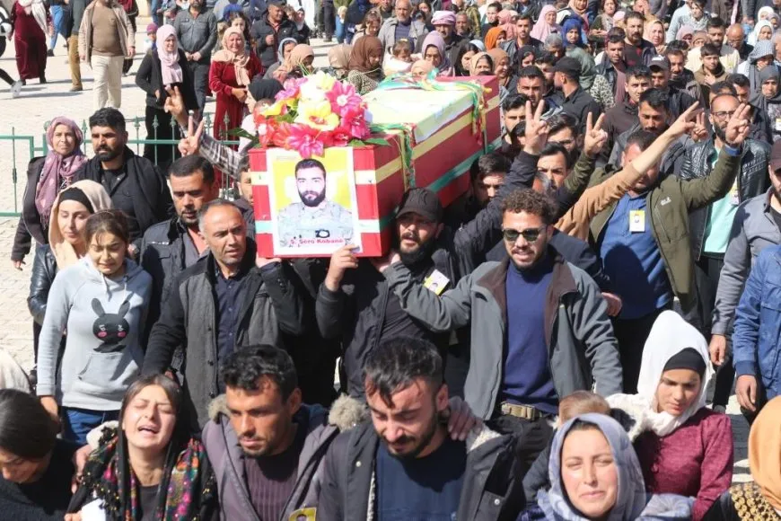 Şêniyên Firatê bi merasîmeke biheybet şehîd Şêro Kobanê oxir kir