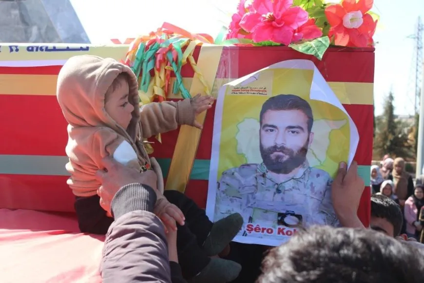Şêniyên Firatê bi merasîmeke biheybet şehîd Şêro Kobanê oxir kir