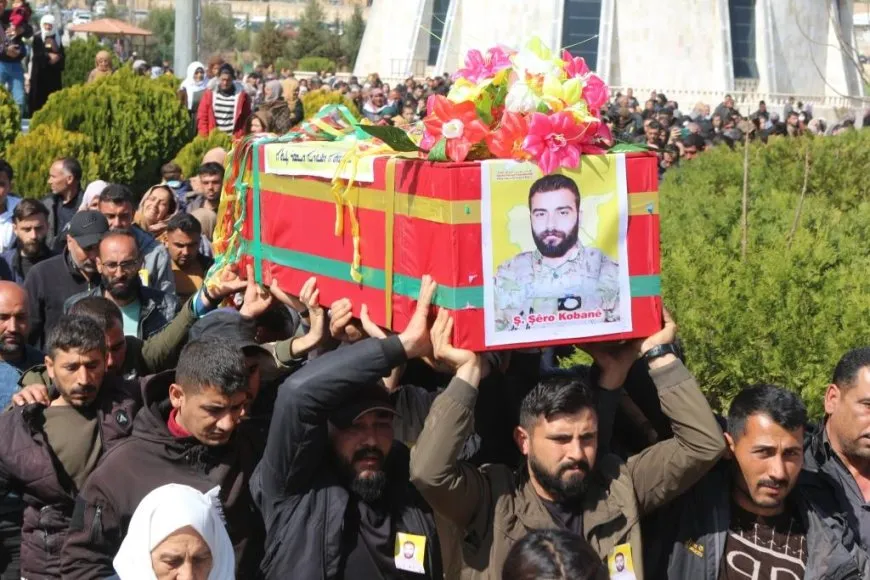 Şêniyên Firatê bi merasîmeke biheybet şehîd Şêro Kobanê oxir kir