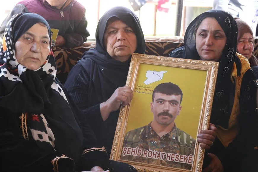 Xelkê Amûdê sersaxî da malbata şehîd Rohat Hesekê