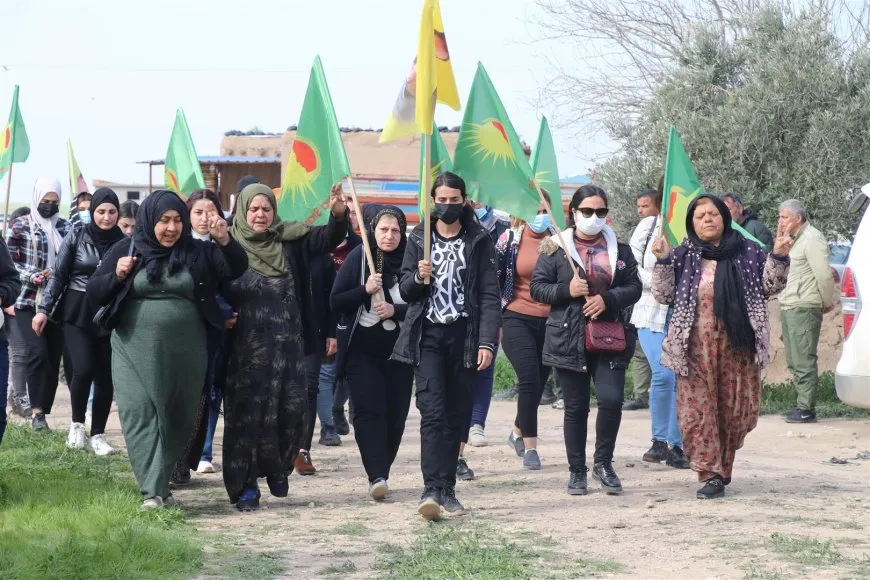 Xelkê Amûdê sersaxî da malbata şehîd Rohat Hesekê