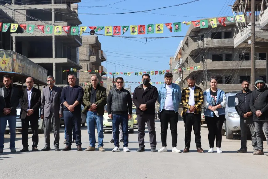 Ji bo qurbaniyên komkujiya Helebceyê jiyan 5 deqeyan rawestiya
