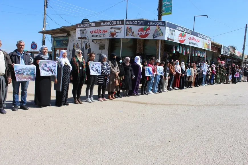 Ji bo qurbaniyên komkujiya Helebceyê jiyan 5 deqeyan rawestiya