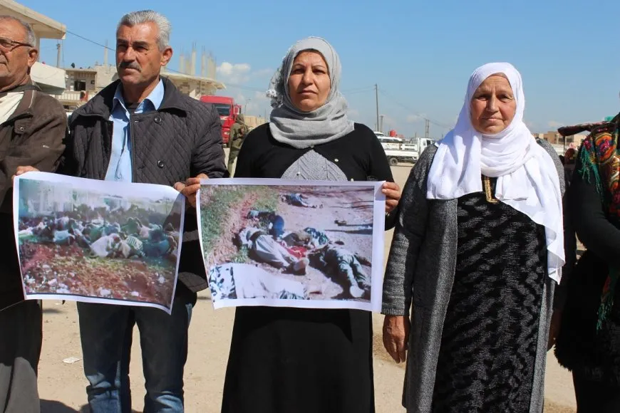 Ji bo qurbaniyên komkujiya Helebceyê jiyan 5 deqeyan rawestiya