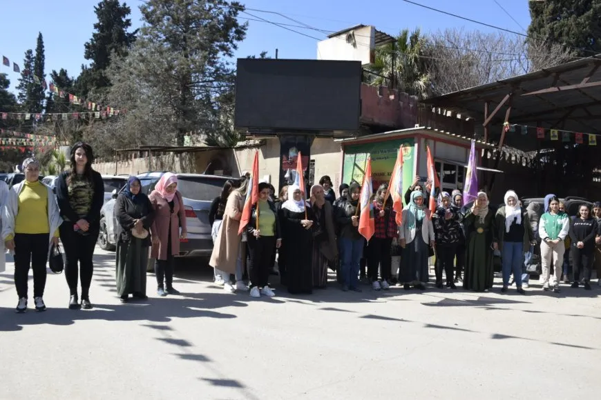 Ji bo qurbaniyên komkujiya Helebceyê jiyan 5 deqeyan rawestiya